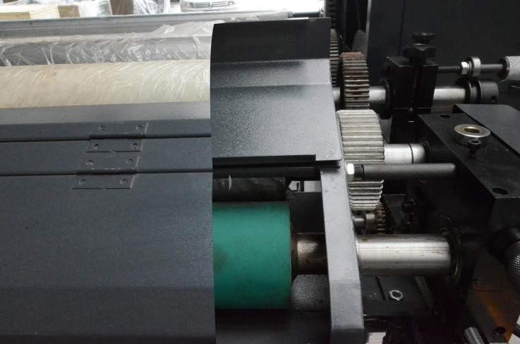 चुंबकीय तनाव नियंत्रण प्रणाली के साथ अनुकूलित आकार फ्लेक्सोग्राफिक प्रिंटिंग मशीन